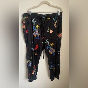 Johnny Was Charcoal Pants with Floral Design 🖤🌺